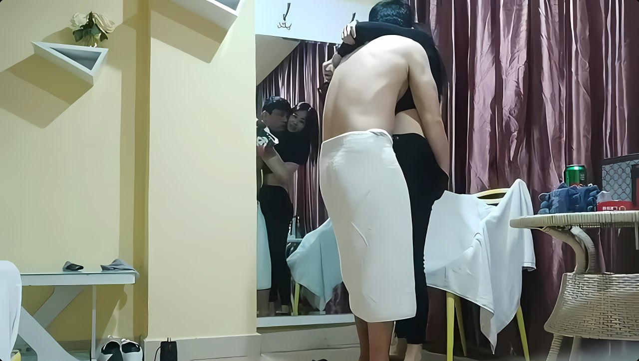 漂亮美眉制服诱惑图片,メイリン モデルコレクション メ,观看免费无删减完整版高清在线观看